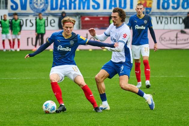 04 10 2025, Soccer, Men, 2 BL Bundesliga , Season 2025 2026, Holstein Kiel SV Darmstadt 98, Matchday 8 Jonas Therkelsen vs Fraser Hornby Kiel, Holstein Stadion Holstein Stadion Schleswig Holstein Germany