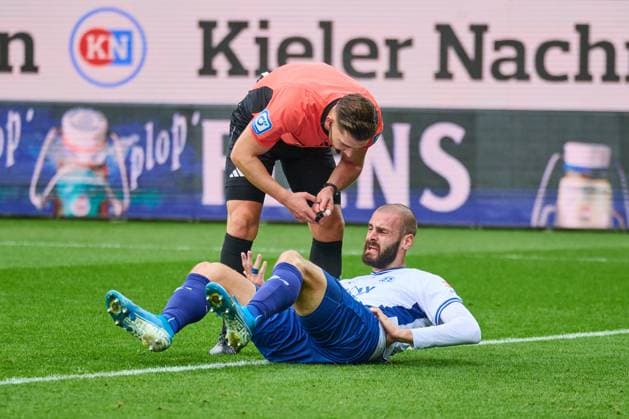 04 10 2025, Soccer, Men, 2 BL Bundesliga , Season 2025 2026, Holstein Kiel SV Darmstadt 98, 8 Matchday Aleksandar Vukotic at the ground Kiel, Holstein Stadion Schleswig Holstein Germany