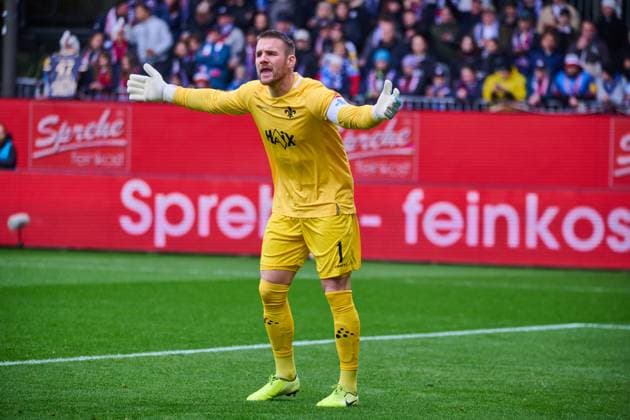 04 10 2025, Soccer, Men, 2 BL Bundesliga , Season 2025 2026, Holstein Kiel SV Darmstadt 98, 8 Matchday Goalkeeper Marcel Schuhen Kiel, Holstein Stadion Holstein Stadion Schleswig Holstein Germany
