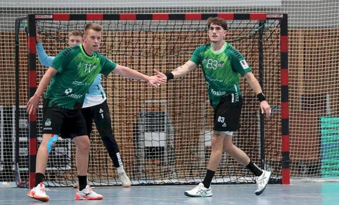 04 10 2025, xfsx, Herren, Handball, Saison 2025 2026, 3 Liga, Staffel Sued, 7 Spieltag Woelfe Wuerzburg SG Pforzheim Eutingen v li Sebastian Klein Woelfe Wuerzburg , Felix Karle Woelfe Wuerzburg , Alexander Merk Woelfe Wuerzburg jubeln Wuerzburg tectake ARENA Bayern Deutschland