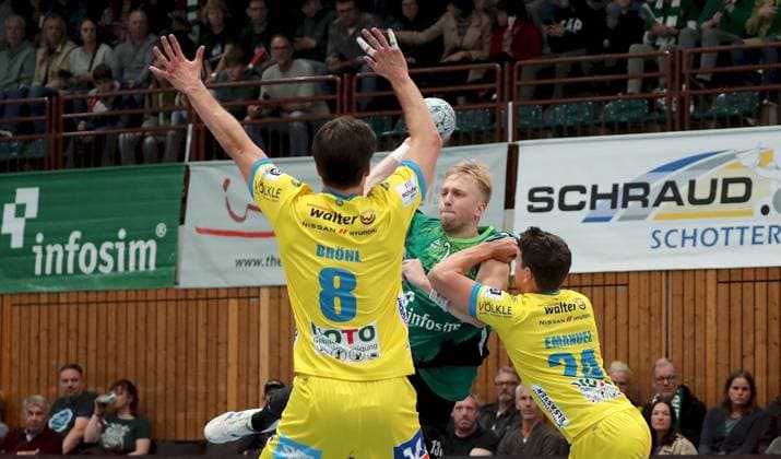 04 10 2025, xfsx, Men, Handball, Season 2025 2026, 3 Liga, Staffel Sued, 7 Matchday Woelfe Wuerzburg SG Pforzheim Eutingen v li Max Broehl SG Pforzheim Eutingen , Joel Mauch Woelfe Wuerzburg , Oskar Emanuel SG Pforzheim Eutingen Wuerzburg tectake ARENA Bayern Germany