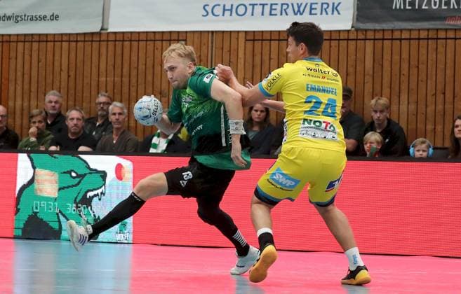 04 10 2025, xfsx, Men, Handball, Season 2025 2026, 3 Liga, Staffel Sued, 7 Matchday Woelfe Wuerzburg SG Pforzheim Eutingen v li Joel Mauch Woelfe Wuerzburg , Oskar Emanuel SG Pforzheim Eutingen Wuerzburg tectake ARENA Bayern Germany