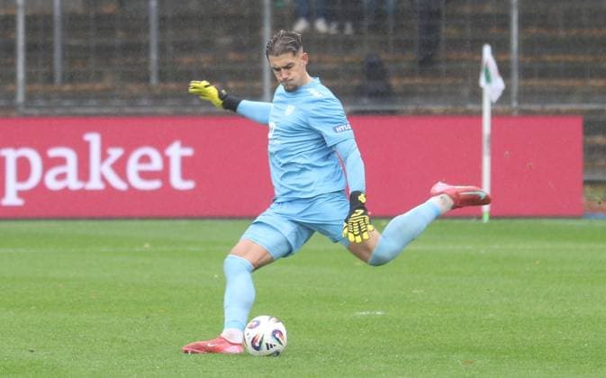 04 10 2025, Football, Men, Season 2025 2026, 3 Liga, 1 FC Schweinfurt 05 SC Verl Schweinfurt keeper Maximilian Weisbäcker