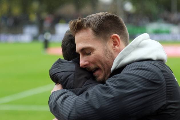 04 10 2025, Football, Men, Season 2025 2026, 3 Liga, 1 FC Schweinfurt 05 SC Verl Embraces Verls coach Tobias Strobl