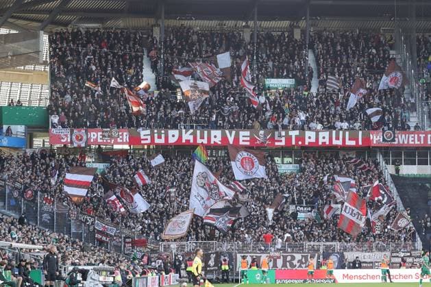 04 10 2025, xtgx, Soccer 1 Bundesliga SV Werder Bremen FC St Pauli v l Symbol Photo, Symbol Image, Symbol, Fans, Spectators, Audience, St Pauli DFL DFB REGULATIONS PROHIBIT ANY USE OF PHOTOGRAPHS as IMAGE SEQUENCES and or QUASI VIDEO Bremen