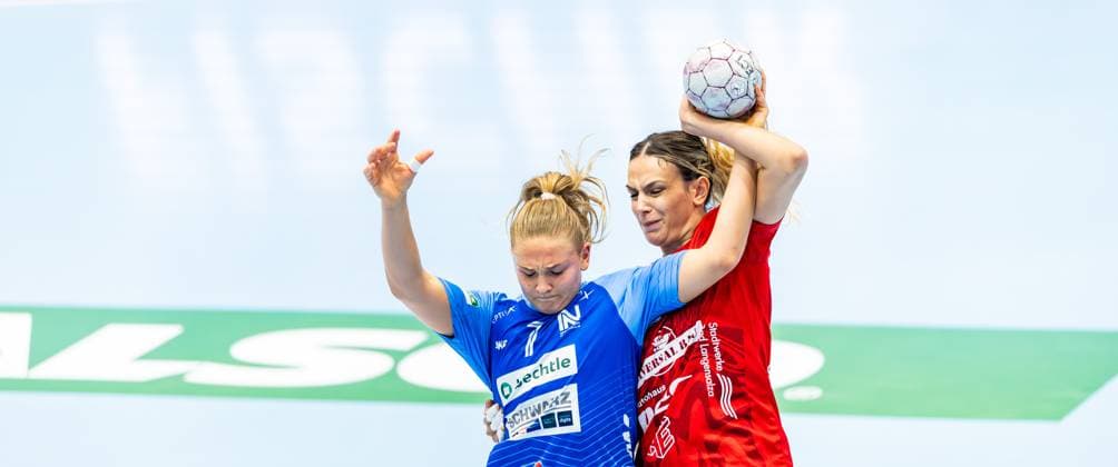 04 10 2025, GER, Handball, Women, Season 2025 2026, Alsco 1 Bl, 4 Matchday, Thueringer HC Sport Union Neckarsulm Angunn Gudmestad Sport Union Neckarsulm , Anika Niederwieser Thueringer HC,14 99947 Bad Langensalza Salza Halle Sporthalle Mehrz Thüringen Germany