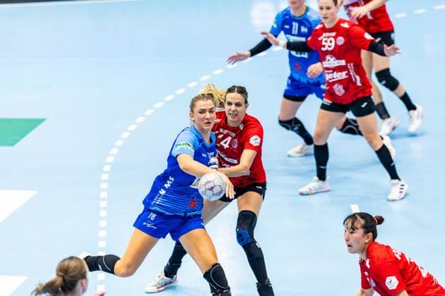 04 10 2025, GER, Handball, Women, Season 2025 2026, Alsco 1 Bl, 4 Matchday, Thueringer HC Sport Union Neckarsulm Paulina Uscinowicz Sport Union Neckarsulm Anika Niederwieser Thueringer HC,14 99947 Bad Langensalza Salza Halle Sporthalle Mehrz Thüringen Germany