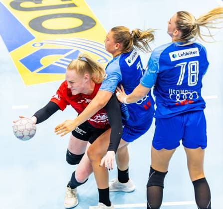 04 10 2025, GER, Handball, Women, Season 2025 2026, Alsco 1 Bl, 4 Matchday, Thueringer HC Sport Union Neckarsulm Angunn Gudmestad Sport Union Neckarsulm , Paulina Uscinowicz Sport Union Neckarsulm , Johanna Reichert Thueringer HC,29 99947 Bad Langensalza Salza Halle Sporthalle Mehrz Thüringen Germany