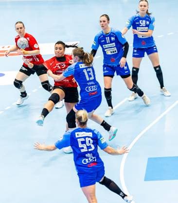 04 10 2025, GER, Handball, Women, Season 2025 2026, Alsco 1 Bl, 4 Matchday, Thueringer HC Sport Union Neckarsulm Giulia Guarieiro Thueringer HC,13 , Alicia Soffel Sport Union Neckarsulm 99947 Bad Langensalza Salza Halle Sporthalle Mehrz Thüringen Germany