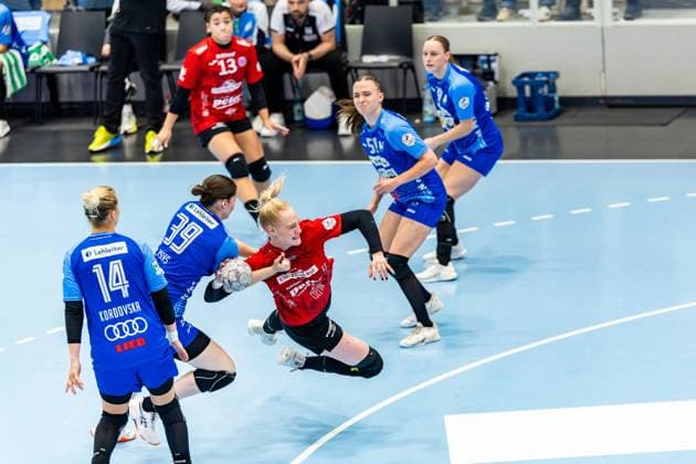 04 10 2025, GER, Handball, Women, Season 2025 2026, Alsco 1 Bl, 4 Matchday, Thueringer HC Sport Union Neckarsulm Merle Albers Sport Union Neckarsulm Johanna Reichert Thueringer HC,29 99947 Bad Langensalza Salza Halle Sporthalle Mehrz Thüringen Germany