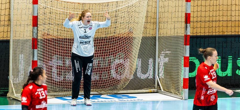 04 10 2025, GER, Handball, Women, Season 2025 2026, Alsco 1 Bl, 4 Matchday, Thueringer HC Sport Union Neckarsulm Christina Loevgren Hallberg Thueringer HC,1 99947 Bad Langensalza Salza Halle Sporthalle Mehrz Thüringen Germany