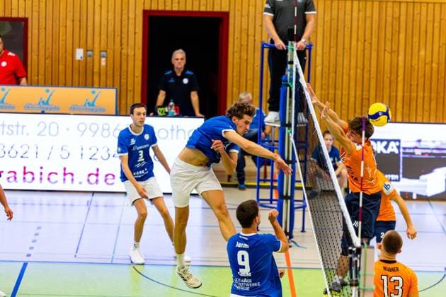 04 10 2025, GER, Volleyball, 2 BL Maenner Sued, Season 2025 2026, Blue Volleys Gotha TSV 1860 Muehldorf a Inn Lauritz Jastrow Blue Volleys Gotha 99867 Gotha Sporthalle Sportanlage Ernesti Thüringen Germany