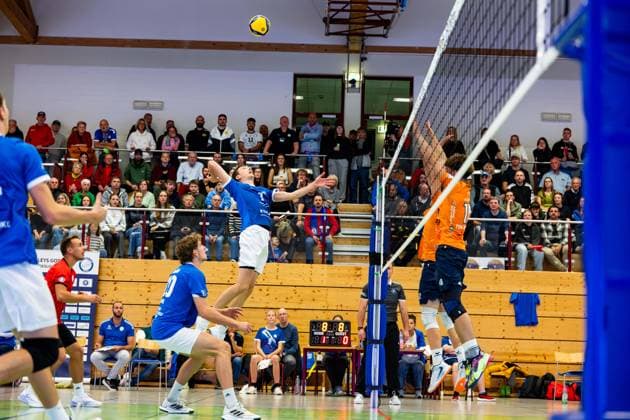 04 10 2025, GER, Volleyball, 2 BL Maenner Sued, Season 2025 2026, Blue Volleys Gotha TSV 1860 Muehldorf a Inn Christoph Assmann Blue Volleys Gotha 99867 Gotha Sporthalle Sportanlage Ernesti Thüringen Germany