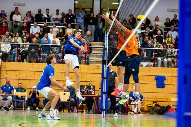 04 10 2025, GER, Volleyball, 2 BL Maenner Sued, Season 2025 2026, Blue Volleys Gotha TSV 1860 Muehldorf a Inn Christoph Assmann Blue Volleys Gotha 99867 Gotha Sporthalle Sportanlage Ernesti Thüringen Germany