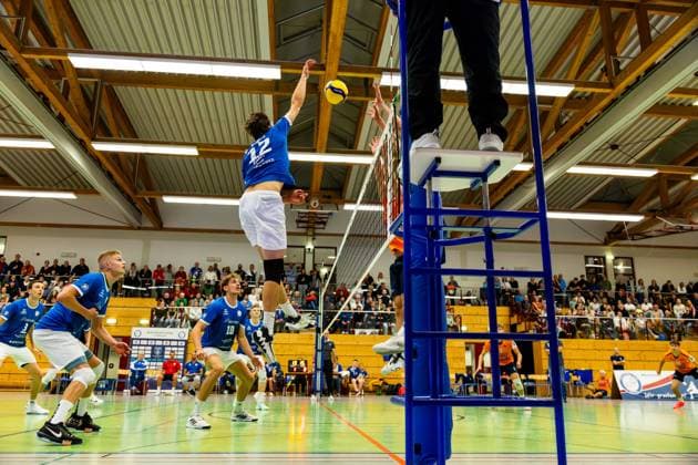 04 10 2025, GER, Volleyball, 2 BL Maenner Sued, Season 2025 2026, Blue Volleys Gotha TSV 1860 Muehldorf a Inn Daniel Mark Ridings Blue Volleys Gotha 99867 Gotha Sporthalle Sportanlage Ernesti Thüringen Germany