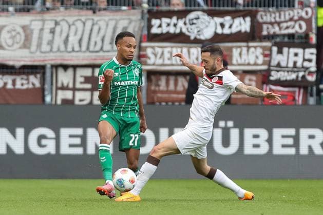 04 10 2025, xtgx, Soccer 1 Bundesliga, SV Werder Bremen FC St Pauli, v l Felix Agu Bremen, 27 , Mathias Pereira Lage St Pauli, 28 DFL DFB REGULATIONS PROHIBIT ANY USE OF PHOTOGRAPHS as IMAGE SEQUENCES and or QUASI VIDEO Bremen