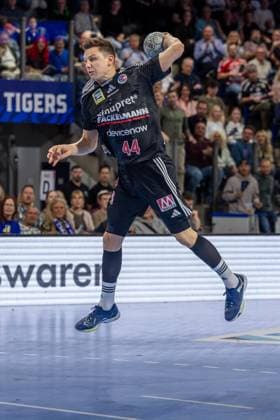 Christoph Steinert HC Erlangen, 44 on the counterattack HC Erlangen vs Fuechse Berlin, Handball, 1 Handball Bundesliga, Season 2025 2026, Matchday 7, 04 10 2025 HC Erlangen vs Fuechse Berlin, Handball, 1 Handball Bundesliga, Season 2025 2026, Matchday 7, 04 10 2025 Nuremberg Copyright: xEibner-Pressefoto ArdanxFuessmanx EP_AFN