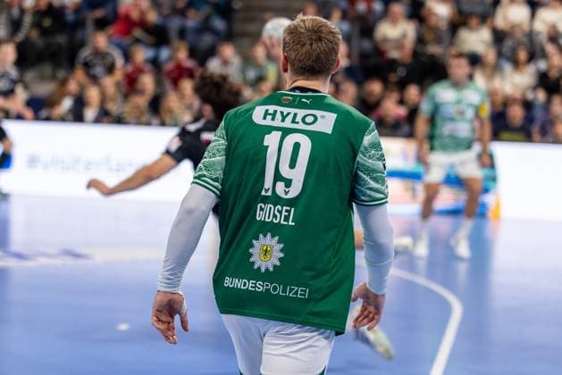 Federal Police as sponsor of the Fuechse Berlin, here on the jersey of Mathias Gidsel Füchse Berlin, 19 HC Erlangen vs Fuechse Berlin, Handball, 1 Handball Bundesliga, Season 2025 2026, 7 Matchday, 04 10 2025 HC Erlangen vs Fuechse Berlin, Handball, 1 Handball Bundesliga, Season 2025 2026, 7 Matchday, 04 10 2025 Nuremberg Copyright: xEibner-Pressefoto ArdanxFuessmanx EP_AFN