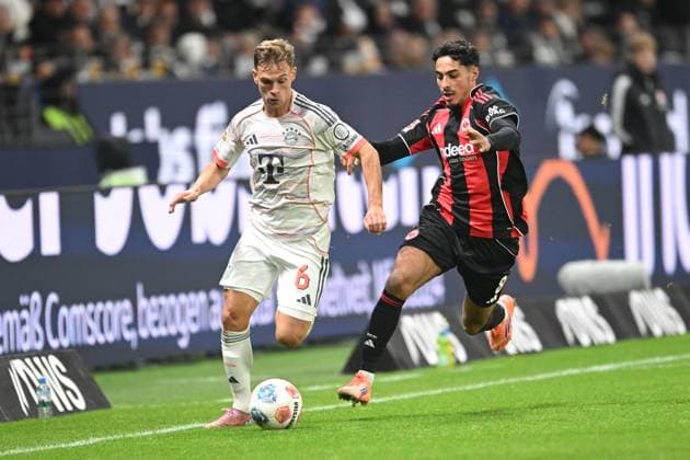 Soccer 1 Bundesliga 6 Matchday Eintracht Frankfurt FC Bayern Munich on 04 10 2025 at Deutsche Bank Park in Frankfurt Joshua Kimmich Munich , left Fares Chaibi Frankfurt , right DFL regulations prohibit any use of photographs as image sequences and or quasi video xJKx