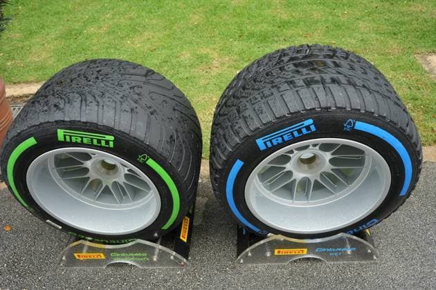 FORMULA 1 SINGAPORE AIRLINES SINGAPORE GRAND PRIX 2025 05 10 2025, Marina Bay Street Circuit, Singapore, FORMULA 1 SINGAPORE AIRLINES SINGAPORE GRAND PRIX 2025 , in the picture Pirelli Intermediate and rain racing tires nordphotoxGmbHx xBratic nph00250