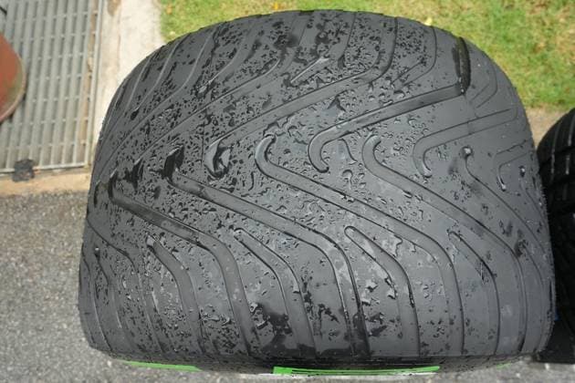FORMULA 1 SINGAPORE AIRLINES SINGAPORE GRAND PRIX 2025 04 10 2025, Marina Bay Street Circuit, Singapore, FORMULA 1 SINGAPORE AIRLINES SINGAPORE GRAND PRIX 2025 , in the picture Pirelli Intermediate racing tires nordphotoxGmbHx xBratic nph00250