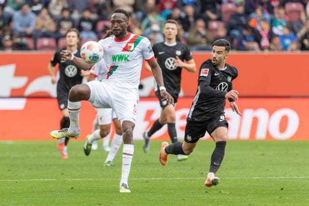 Chrislain Matsima FC Augsburg in action, FC Augsburg vs VfL Wolfsburg, Football, 1 Bundesliga, Matchday 6, 04 10 2025 DFB regulations prohibit any use of photographs as image sequences and or quasi video Augsburg Bayern Germany Copyright: xkolbert-press PeterxFastlx