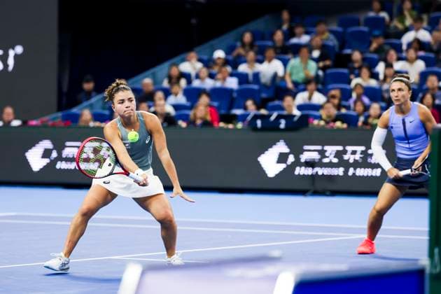 BEIJING, CHINA - OCTOBER 05: Sara Errani and Jasmine Paolini of Italy return a shot in the Women s Doubles Final match against Miyu Kato of Japan and Fanny Stollar of Hungary on day 14 of the 2025 China Open at the National Tennis Center on October 5, 2025 in Beijing, China.  Copyright: xVCGx 111595191379