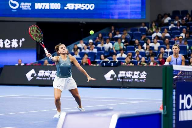 BEIJING, CHINA - OCTOBER 05: Sara Errani (not in the picture) and Jasmine Paolini of Italy returns a shot in the Women s Doubles Final match against Miyu Kato of Japan and Fanny Stollar of Hungary on day 14 of the 2025 China Open at the National Tennis Center on October 5, 2025 in Beijing, China.  Copyright: xVCGx 111595191277