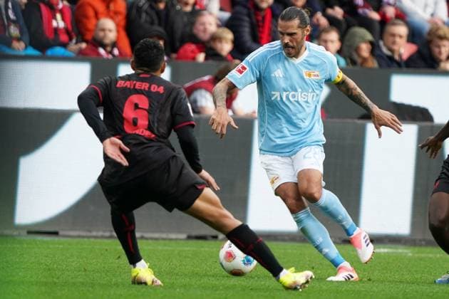 Football, 1 Bundesliga, Season 2025 2026, Bayer 04 Leverkusen 1 FC Union Berlin 04 10 2025, Bayarena Leverkusen Ezequiel Fernandez, Bayer 04 Leverkusen , Christopher Trimmel Union Berlin