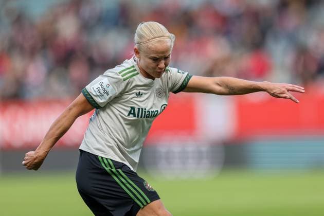 Pernille Harder FC Bayern Muenchen, 21 , GER, FC Bayern Muenchen vs SV Werder Bremen, Football, Google Pixel Frauen Bundesliga, 5 Spieltag, Saison 2025 2026, 04 10 2025, DFL DFB REGULATIONS PROHIBIT ANY USE OF PHOTOGRAPHS as IMAGE SEQUENCES and or QUASI VIDEO, GER, FC Bayern Muenchen vs SV Werder Bremen, Football, Google Pixel Frauen Bundesliga, 5 Spieltag, Saison 2025 2026, 04 10 2025 Muenchen Copyright: xEibner-Pressefoto JennixMaulx EP_JML