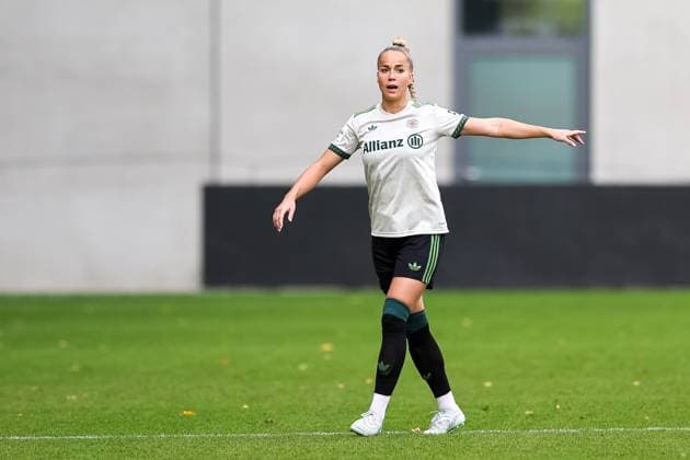 Giulia Gwinn FC Bayern Muenchen, 07 shows, GER, FC Bayern Muenchen vs SV Werder Bremen, Football, Google Pixel Frauen Bundesliga, 5 Spieltag, Saison 2025 2026, 04 10 2025, DFL DFB REGULATIONS PROHIBIT ANY USE OF PHOTOGRAPHS as IMAGE SEQUENCES and or QUASI VIDEO, GER, FC Bayern Muenchen vs SV Werder Bremen, Football, Google Pixel Frauen Bundesliga, 5 Spieltag, Saison 2025 2026, 04 10 2025 Muenchen Copyright: xEibner-Pressefoto JennixMaulx EP_JML