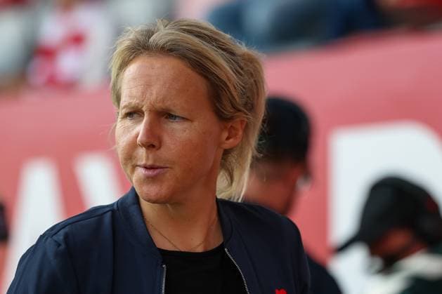 Friederike Kromp SV Werder Bremen, Head Coach , GER, FC Bayern Muenchen vs SV Werder Bremen, Football, Google Pixel Womens Bundesliga, Matchday 5, Season 2025 2026, 04 10 2025, DFL DFB REGULATIONS PROHIBIT ANY USE OF PHOTOGRAPHS as IMAGE SEQUENCES and or QUASI VIDEO, GER, FC Bayern Muenchen vs SV Werder Bremen, Football, Google Pixel Frauen Bundesliga, 5 Spieltag, Saison 2025 2026, 04 10 2025 Muenchen Copyright: xEibner-Pressefoto JennixMaulx EP_JML