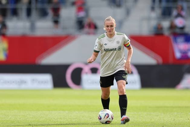 Georgia Stanway FC Bayern Muenchen, 31 with ball, GER, FC Bayern Muenchen vs SV Werder Bremen, Football, Google Pixel Frauen Bundesliga, 5 Spieltag, Saison 2025 2026, 04 10 2025, DFL DFB REGULATIONS PROHIBIT ANY USE OF PHOTOGRAPHS as IMAGE SEQUENCES and or QUASI VIDEO, GER, FC Bayern Muenchen vs SV Werder Bremen, Football, Google Pixel Frauen Bundesliga, 5 Spieltag, Saison 2025 2026, 04 10 2025 Muenchen Copyright: xEibner-Pressefoto JennixMaulx EP_JML