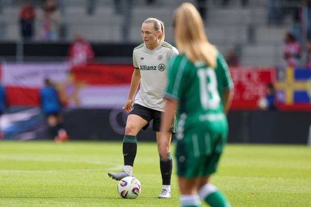 Magdalena Eriksson FC Bayern Muenchen, 05 with ball, GER, FC Bayern Muenchen vs SV Werder Bremen, Soccer, Google Pixel Women Bundesliga, 5 Matchday, Season 2025 2026, 04 10 2025, DFL DFB REGULATIONS PROHIBIT ANY USE OF PHOTOGRAPHS as IMAGE SEQUENCES and or QUASI VIDEO, GER, FC Bayern Muenchen vs SV Werder Bremen, Football, Google Pixel Frauen Bundesliga, 5 Spieltag, Saison 2025 2026, 04 10 2025 Muenchen Copyright: xEibner-Pressefoto JennixMaulx EP_JML