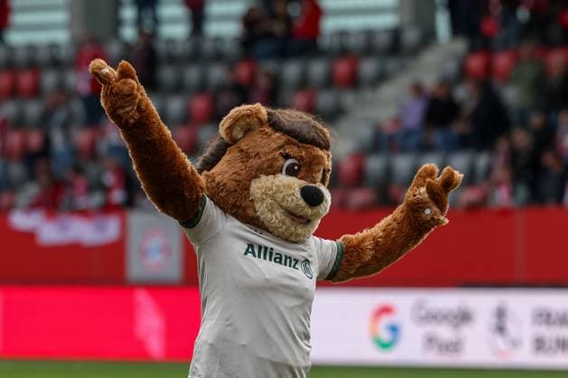FC Bayern Muenchen mascot Mia cheers the victory, GER, FC Bayern Muenchen vs SV Werder Bremen, Soccer, Google Pixel Women Bundesliga, 5 Matchday, Season 2025 2026, 04 10 2025, DFL DFB REGULATIONS PROHIBIT ANY USE OF PHOTOGRAPHS as IMAGE SEQUENCES and or QUASI VIDEO, GER, FC Bayern Muenchen vs SV Werder Bremen, Football, Google Pixel Womens Bundesliga, Matchday 5, Season 2025 2026, 04 10 2025 Muenchen Copyright: xEibner-Pressefoto JennixMaulx EP_JML
