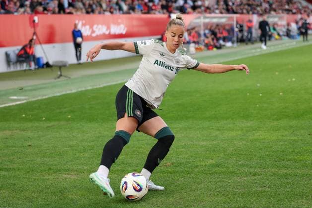 Giulia Gwinn FC Bayern Muenchen, 07 with ball, GER, FC Bayern Muenchen vs SV Werder Bremen, Soccer, Google Pixel Women Bundesliga, 5 Matchday, Season 2025 2026, 04 10 2025, DFL DFB REGULATIONS PROHIBIT ANY USE OF PHOTOGRAPHS as IMAGE SEQUENCES and or QUASI VIDEO, GER, FC Bayern Muenchen vs SV Werder Bremen, Football, Google Pixel Frauen Bundesliga, 5 Spieltag, Saison 2025 2026, 04 10 2025 Muenchen Copyright: xEibner-Pressefoto JennixMaulx EP_JML