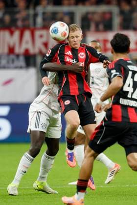 v l Dayot Upamecano FC Bayern Muenchen, 2 and Jonathan Burkardt Eintracht Frankfurt, 9 , 04 10 2025, Football, 1 Bundesliga, Eintracht Frankfurt FC Bayern München, GER, Frankfurt am Main, Deutsche Bank Park, DFL REGULATIONS PROHIBIT ANY USE OF PHOTOGRAPHS AS IMAGE SEQUENCES AND OR QUASI VIDEO Copyright: HMBxMedia xHeikoxBecker