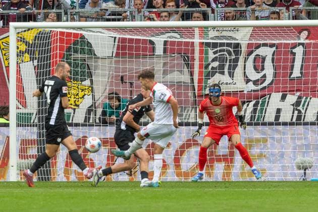 Robin Fellhauer FC Augsburg scores the goal for 3 0, FC Augsburg vs VfL Wolfsburg, Soccer, 1 Bundesliga, 6 Matchday, 04 10 2025 DFB regulations prohibit any use of photographs as image sequences and or quasi video Augsburg Bayern Germany Copyright: xkolbert-press PeterxFastlx