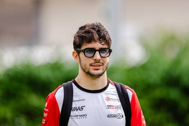 Formula 1 Singapore Grand Prix 2025 Esteban Ocon 31 (FRA) MoneyGram Haas VF-25 Paddock during the Formula 1 Singapore Airlines Singapore Grand Prix 2025 at the Marina Bay Street Circuit, Singapore on 5 October 2025 Credit: Jun Da Tan Every Second Media Editorial use only. All images are copyright Every Second Media Limited. No images may be reproduced without prior permission. Copyright: xIMAGO EveryxSecondxMediax ESM-1610-0017 JunxDaxTanx xEveryxSecondxMediax