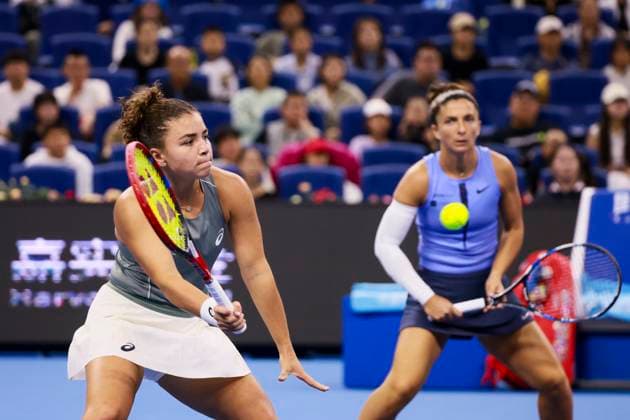 BEIJING, CHINA - OCTOBER 05: Sara Errani and Jasmine Paolini of Italy return a shot in the Women s Doubles Final match against Miyu Kato of Japan and Fanny Stollar of Hungary on day 14 of the 2025 China Open at the National Tennis Center on October 5, 2025 in Beijing, China.  Copyright: xVCGx 111595194843