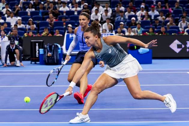 BEIJING, CHINA - OCTOBER 05: Sara Errani and Jasmine Paolini of Italy return a shot in the Women s Doubles Final match against Miyu Kato of Japan and Fanny Stollar of Hungary on day 14 of the 2025 China Open at the National Tennis Center on October 5, 2025 in Beijing, China.  Copyright: xVCGx 111595192876