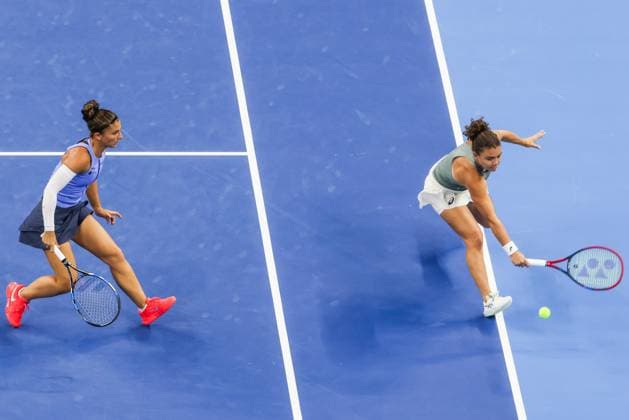 BEIJING, CHINA - OCTOBER 05: Sara Errani and Jasmine Paolini of Italy return a shot in the Women s Doubles Final match against Miyu Kato of Japan and Fanny Stollar of Hungary on day 14 of the 2025 China Open at the National Tennis Center on October 5, 2025 in Beijing, China.  Copyright: xVCGx 111595193366