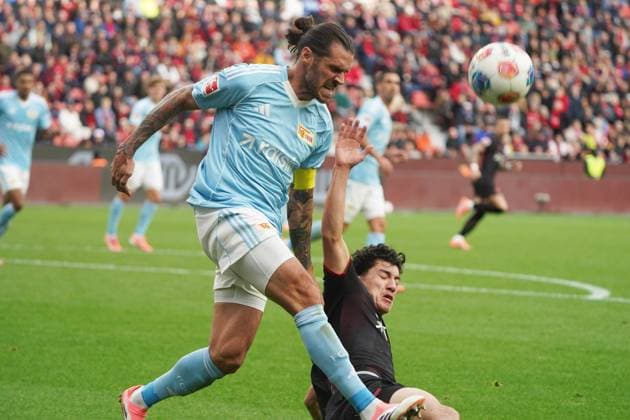 Football, 1 Bundesliga, Season 2025 2026, Bayer 04 Leverkusen 1 FC Union Berlin 04 10 2025, Bayarena Leverkusen Christopher Trimmel, 1 FC Union Berlin , Action, Single image