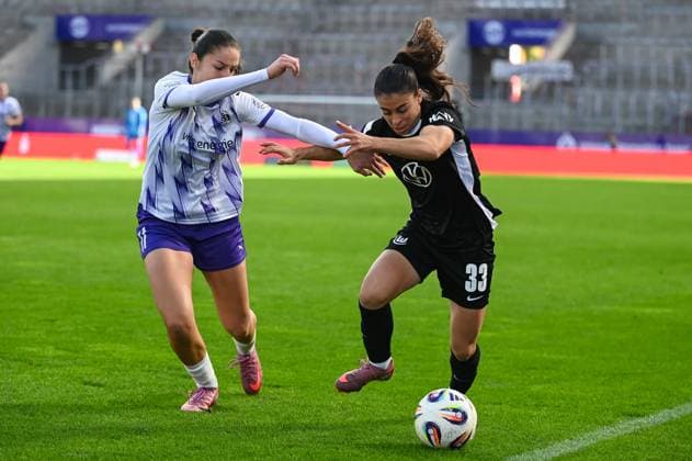 Judit Pujols Laureta Elmazi google pixel women Bundesliga SGS Essen Vfl Wolfsburg 04 10 2025 Judit Pujols VfL Wolfsburg vs Laureta Elmazi SGS Essen google pixel women Bundesliga, 05 Matchday, SGS Essen vs VfL Wolfsburg on 04 October 2025 at Stadion an der Hafenstraße, Essen Final Score 0 8 in front of 2 023 spectators