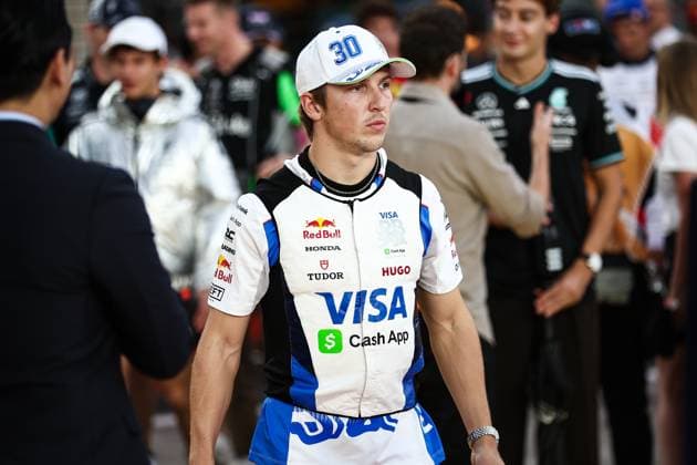 F1 - SINGAPORE GRAND PRIX 2025 LAWSON Liam (nzl), Visa Cash App RB F1 Team VCARB02, portrait during the 2025 Formula 1 Singapore Grand Prix, 18th round of the 2025 FIA Formula One World Championship, WM, Weltmeisterschaft from October 3 to 5, 2025 on the Marina Bay Street Circuit, in Singapore - SingaporeSingapore  Copyright: xEricxAlonsox