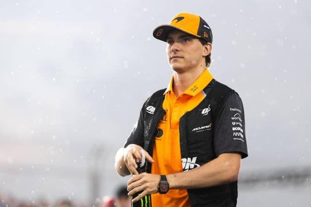 F1 - SINGAPORE GRAND PRIX 2025 PIASTRI Oscar (aus), McLaren F1 Team MCL39, portrait during the 2025 Formula 1 Singapore Grand Prix, 18th round of the 2025 FIA Formula One World Championship, WM, Weltmeisterschaft from October 3 to 5, 2025 on the Marina Bay Street Circuit, in Singapore - SingaporeSingapore  Copyright: xDPPIx