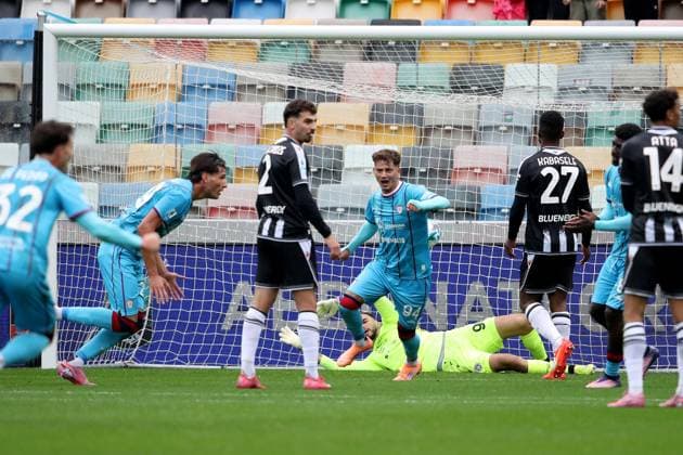 October 5, 2025, Udine: Cagliari™s Gennaro Borrelli jubilates after scoring the goal during the Italian Serie A soccer match Udinese Calcio vs Cagliari Calcio at the Friuli - Bluenergy Stadium in Udine, Italy, 5 October 2025. ANSA GABRIELE MENIS Soccer: Serie A; Udinese Vs Cagliari  - ZUMAa110 20251005_zaf_a110_020 Copyright: xGabrielexMenisx
