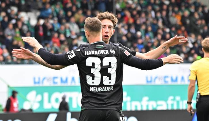 05 10 2025 Soccer Season 2025 2026 2 Soccer Bundesliga 08 Matchday SpVgg Greuther Fürth Kleeblatt Hannover 96 H96 Sportfoto Zink MeZi xmexzix DFL regulations prohibit any use of photographs as image sequences and or quasi video only for editorial use Torjubel Jubel nach Treffer Torschuß zum 0 1 durch Benjamin Källman 9, Hannover 96 H96 Maurice Neubauer 33, Hannover 96 H96 Jannik Rochelt 10, Hannover 96 H96