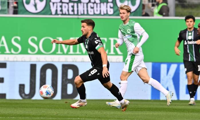 05 10 2025 Soccer Season 2025 2026 2 Soccer Bundesliga 08 Matchday SpVgg Greuther Fürth Kleeblatt Hannover 96 H96 Sportfoto Zink xwoxzix DFL regulations prohibit any use of photographs as image sequences and or quasi video only for editorial use Enzo Leopold 8, Hannover 96 H96 Marco John 24, SpVgg Greuther Fürth
