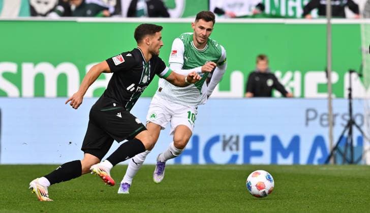 05 10 2025 Soccer Season 2025 2026 2 Soccer Bundesliga 08 Matchday SpVgg Greuther Fürth Kleeblatt Hannover 96 H96 Sportfoto Zink xwoxzix DFL regulations prohibit any use of photographs as image sequences and or quasi video only for editorial use Enzo Leopold 8, Hannover 96 H96 Branimir Hrgota 10, SpVgg Greuther Fürth